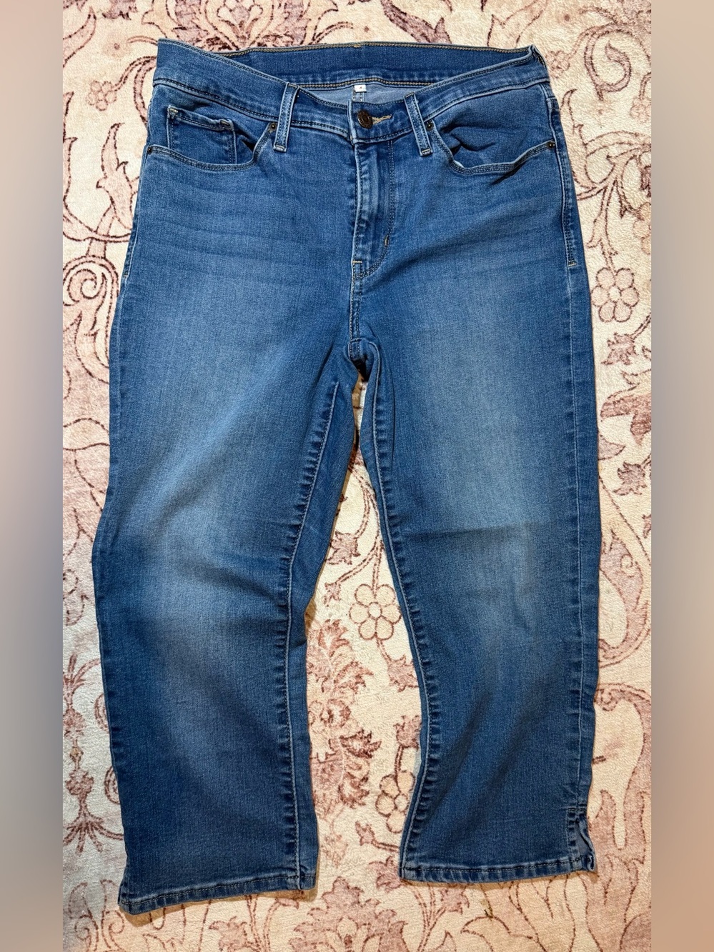 Capri Mid-Wash Blue Levi’s Women's Jeans